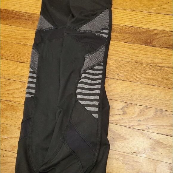 Splendid Activewear Yoga Striped Cross Capri - Picture 5 of 11